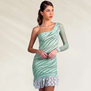 Vestido de Praia Manga Única em Crochê